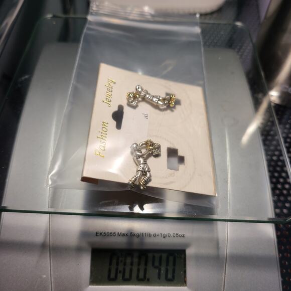 Vintage 1990s Basketball Player Two tone Metal Stud Earrings 1" NEW Deadstock - Picture 5 of 5